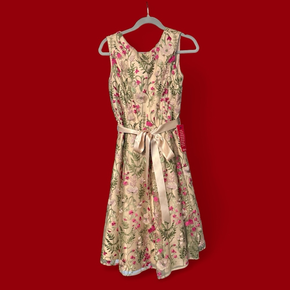 Tamari Embroidered Satin Lined Floral  Dress with Belt Size 8 Never worn